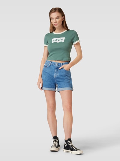 Levi's® Cropped T-Shirt mit Label-Print Schilf 1