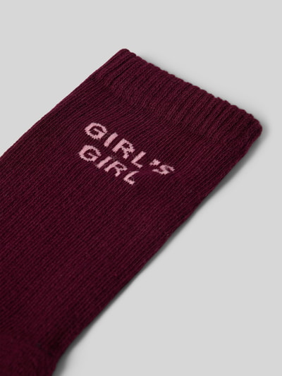 Produktfoto, skarpety z mieszanki bawełny ekologicznej z dodatkiem streczu, dopasowany krój, prążkowany ściągacz, model 'Girl‘s Girl' od OH APRIL