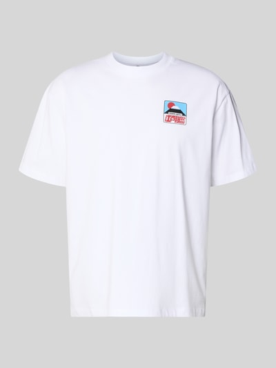 Produktfoto, białe T-Shirt z bawełny o kroju relaxed fit, nadruk label-print, model 'SUNSET ON FUJI SAN' od Edwin, dekolt okrągły, długość pleców w rozmiarze M: 69 cm