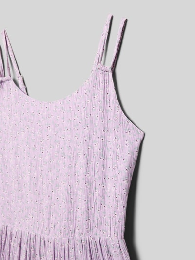 Productfoto, Tailliertes Freizeitkleid aus reiner Viskose von s.Oliver RED LABEL in lichtpaars met all-over motief, getailleerd, midilengte, vierkante hals, verstelbare spaghettibandjes, volantzoom, materiaal: zuiver viscose.