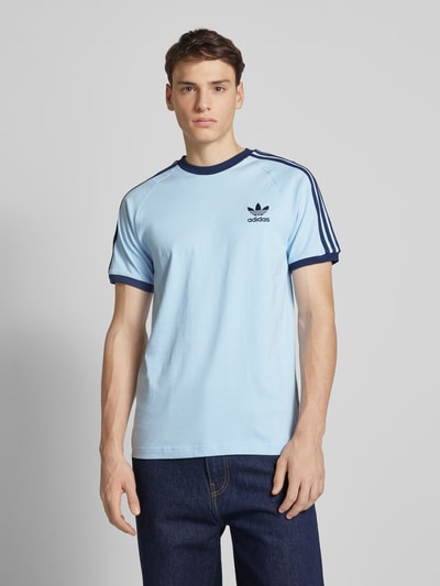 adidas Originals T-Shirt mit Label-Stitching Hellblau 4