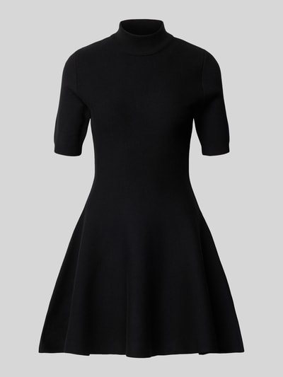 Produktfoto, Minikleid aus Viskose-Mix mit Stehkragen von Apricot, A-Linie, halbarm, Schwarz, strukturierte Oberfläche, vor grauem Hintergrund.