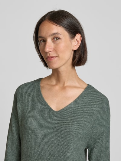 Vero Moda Regular Fit Strickpullover mit V-Ausschnitt Modell 'CREWLEFILE' Schilf 3