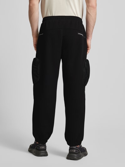 EA7 Emporio Armani Loose Fit Sweatpants mit Cargotaschen Modell 'PANTALONI' Black 5