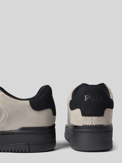 Produktfoto, Sneaker aus echtem Veloursleder Modell 'MASTERS' von Polo Ralph Lauren in Beige und Schwarz, texturierte Oberfläche, Herren