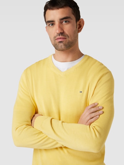 Christian Berg Men Gebreide pullover met geribde V-hals Lichtgeel - 3