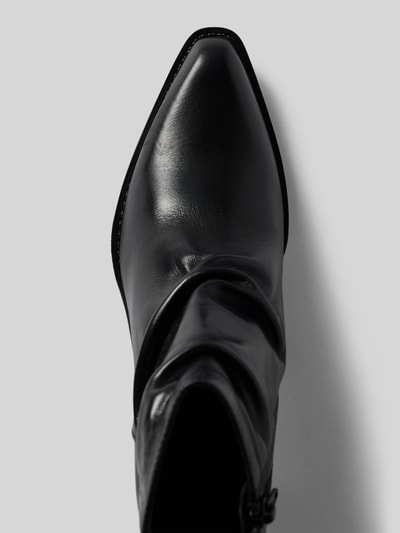 Produktfoto, schwarze Stiefeletten aus echtem Kalbsleder Modell 'Rodeo 2' von Marc O'Polo, glatte Oberfläche, spitze Form, Damen Stiefeletten von Marc O'Polo