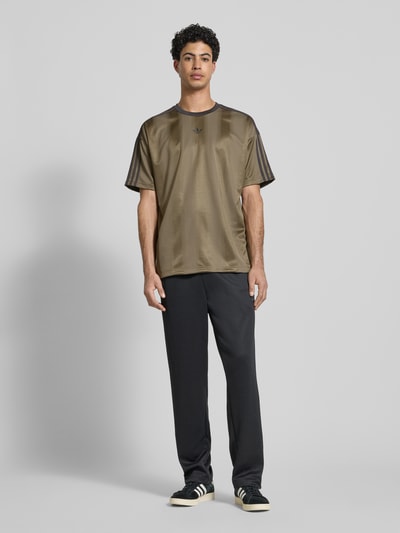adidas Originals Regular Fit T-Shirt mit Logo-Print Modell 'JACQUARD' Schlamm 1