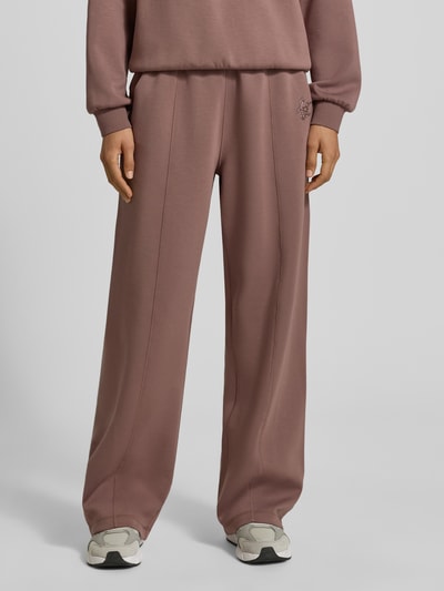 Vrouwenmodel draagt Wide Fit broek uit viscosemix met elastische band, steekzakken, binnenbeenlengte maat S 79 cm van Liu Jo, vooraanzicht,