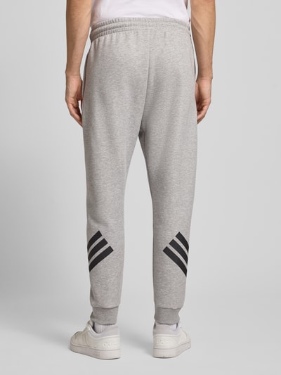 adidas Sportswear Slim Fit Sweathose mit Logo-Print Mittelgrau 5