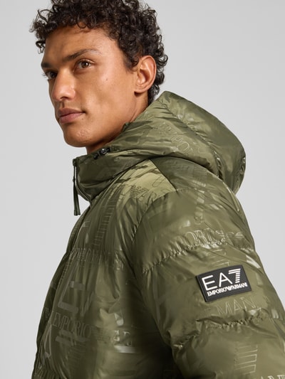 EA7 Emporio Armani Regular fit gewatteerd jack met all-over logoprint, model 'MOUNTAIN' Leem - 3