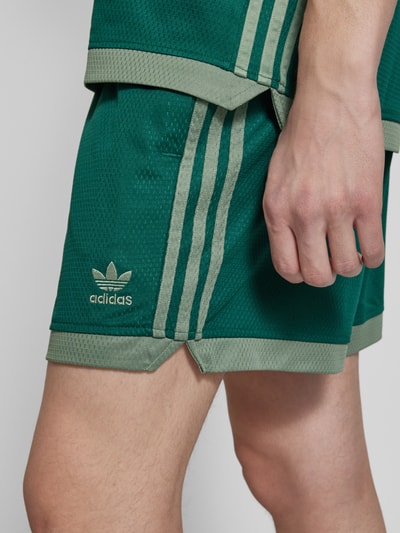 adidas Originals Relaxed fit korte broek met labelstitching, model 'Mockeylet' Donkergroen - 3