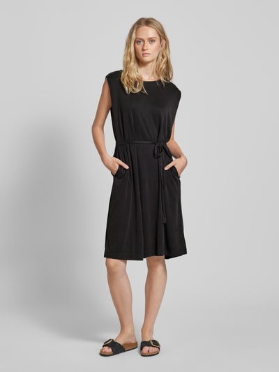 MSCH Copenhagen Knielanges Kleid mit Bindegürtel Modell 'Juniper' Black 1