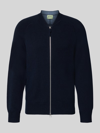 Produktfoto, Regular Fit Strickjacke aus Baumwoll-Mix mit Kaschmir-Anteil von FTC Cashmere, dunkelblau, glatte Textur, Modell 'College', Zweiwege-Reißverschluss, elastische Abschlüsse, Rückenlänge 70 cm, Ärmellänge 48 cm