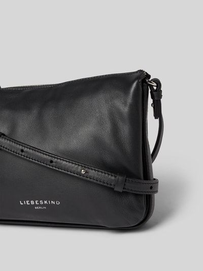 LIEBESKIND BERLIN Crossbody Bag mit Logo-Prägung Modell 'Nina' Black 3