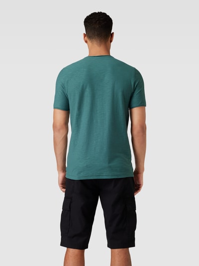 MCNEAL T-shirt o kroju regular fit z bawełny z dekoltem w serek Neonowy niebieski 5