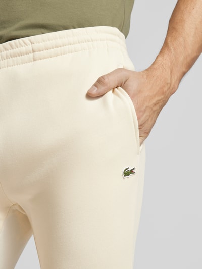 Lacoste Slim Fit Sweatpants mit Logo-Patch Offwhite 3