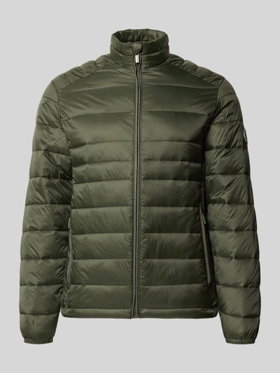 Produktfoto, Regular Fit kurtka z efektem pikowania Model 'Kingsley' od JACK & JONES, stójka, zamek błyskawiczny, wpuszczane kieszenie, długość tyłu w rozmiarze M: 72 cm, szerokość ramion w rozmiarze M: 48 cm, szerokość w klatce piersiowej w rozmiarze M: 51 cm, długość rękawów w rozmiarze M: 68 cm, kolor oliwkowy, matowa tekstura