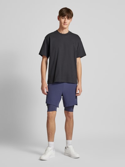 Adidas Training Sweatshorts mit Label-Print Anthrazit 1