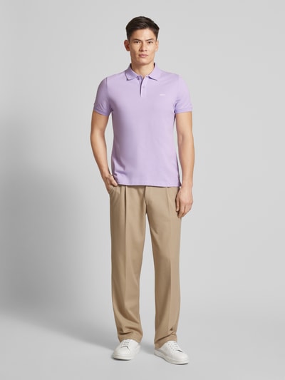 s.Oliver RED LABEL Regular Fit Poloshirt aus Baumwoll-Piqué mit Label-Stitching Lavender 1