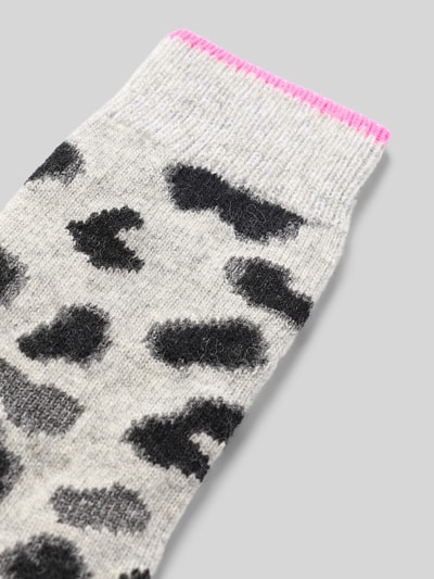 Produktfoto, Socken mit Kaschmir-Anteil im Leo-Design von UNIO HAMBURG, mieszanka bawełny i kaszmiru, prążkowane wykończenia, wzór w panterkę