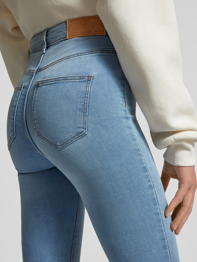 Noisy May Skinny Fit Jeans mit Knopf- und Reißverschluss Modell 'CALLIE' Hellblau 3