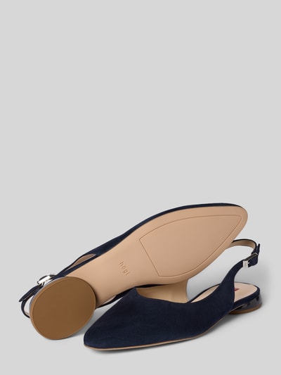 Productfoto, Pumps aus Leder mit Riemen und Dornschließe van Högl in donkerblauw, glad leer, spitse neus, gladde zool, hakhoogte 2 cm, schachtbreedte 5 cm
