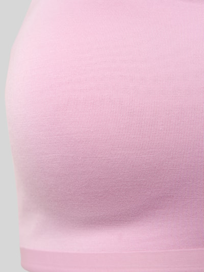 Frauenmodel trägt BH mit verstellbaren Trägern Modell 'SMARTOUCH' von Skiny aus Viskose-Elasthan-Mix, Nahaufnahme Oberkörper.