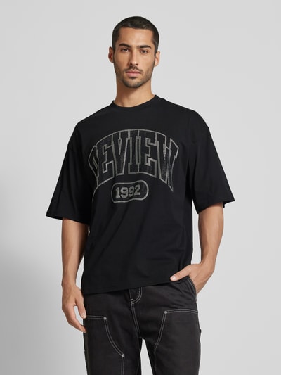 REVIEW T-shirt o kroju oversized z nadrukiem z logo Czarny 4