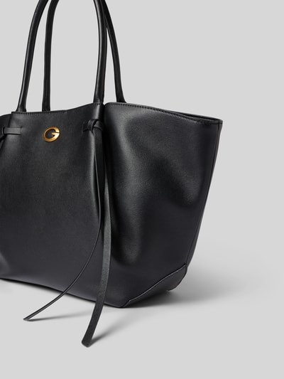 Produktfoto, Tote Bag in Leder-Optik Modell 'ALLEGRA ' von GUESS, schwarzes Material, goldfarbenes Logo-Detail, strukturierte Oberfläche, geteiltes Hauptfach mit Magnetverschluss, schmale Schulterriemen, Größe: 58x29x52 cm, Riemenlänge 21 cm