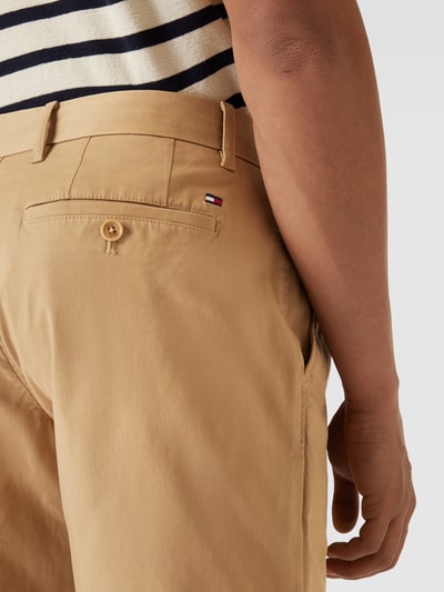 Tommy Hilfiger Shorts in unifarbenem Design Sand 3