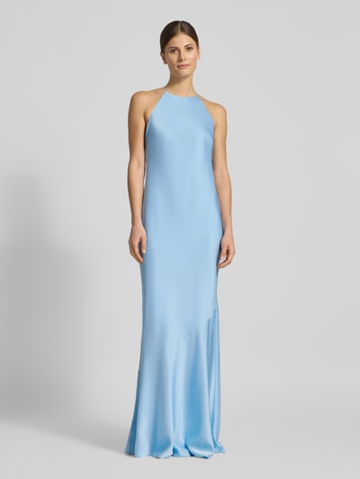 Vrouwenmodel draagt Slim Fit Abendkleid mit Rückenausschnitt van Jake*s Cocktail, satijn, spaghetti bandjes, lichtblauw, full body vooraanzicht