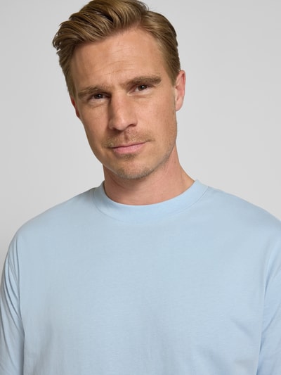 MCNEAL Loose Fit T-Shirt mit Rundhalsausschnitt Hellblau 3