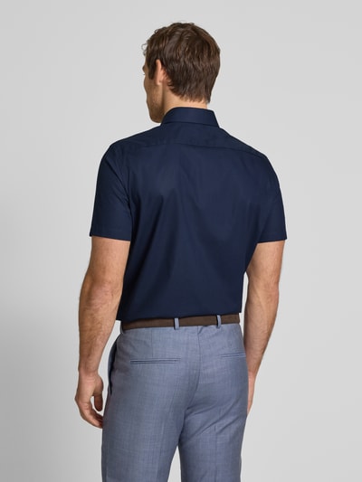 Christian Berg Men Regular Fit Business-Hemd mit Kentkragen Marine 5