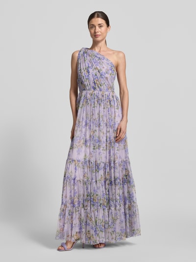 Vrouwenmodel draagt Regular Fit avondjurk met ruches van LACE & BEADS, mesh, getailleerd, one-shoulder design, all-over bloemenprint, ruglengte maat S 152 cm, borstwijdte 63 cm, pastel lila en bloemmotief, vloeiende stof, full body frontaal.