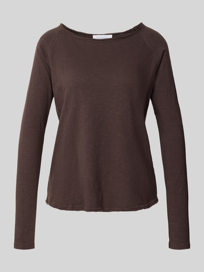 Produktfoto, Regular Fit Longsleeve aus reiner Baumwolle von Rich & Royal in Dunkelbraun, U-Boot-Ausschnitt, offener Saum, glatte Textur