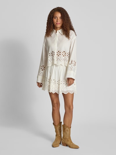 EDITED Cropped Bluse mit Lochstickerei Modell 'Sophia' Offwhite 1