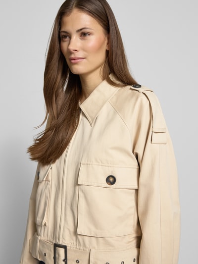 My Essential Wardrobe Jacke mit Pattentaschen und Gürtel Modell 'Lyon' Sand 3