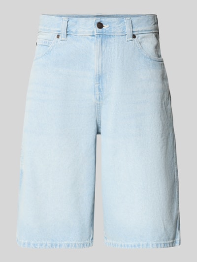 Produktfoto, Loose Fit Bermudas mit Eingrifftaschen von Dickies in hellem Denim, reine Baumwolle, sichtbare Taschen, glatte Textur.