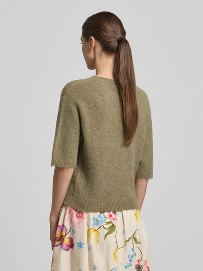 Vrouwenmodel draagt gebreide pullover met 1/2-mouwen van Oui, materiaalmix met alpacamix, regular fit, ronde hals, ruglengte maat 36: 54 cm, mouwlengte maat 36: 34 cm, rugaanzicht