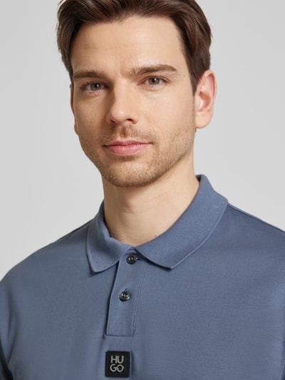 HUGO Regular fit poloshirt met labelbadge, model 'Deabono' Rookblauw - 3