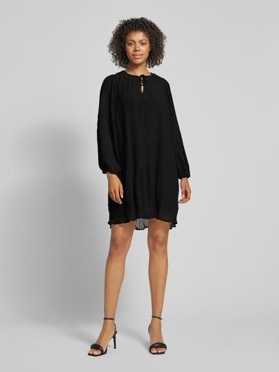 ZABAIONE Knielanges Kleid mit Plisseefalten Black 1