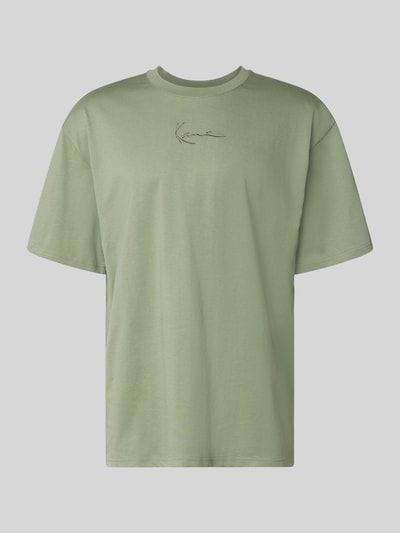 Produktfoto, T-Shirt mit Logo und Rundhalsausschnitt von Karl Kani z bawełny, krój relaxed fit, okrągły dekolt, długość tyłu 77 cm w rozmiarze M, kolor jasna zieleń, gładka faktura