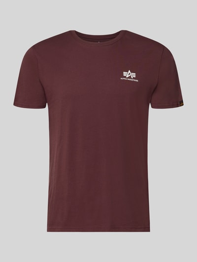 Productfoto, T-Shirt met Label-Details Modell 'BASIC' van Pegador, recht model, ronde hals, zuiver katoen, labeldetails, lengte 67 cm in maat M, bordeauxrood, effen, gladde textuur