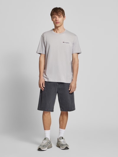 CHAMPION T-Shirt mit Label-Print Hellgrau 1