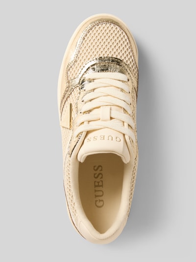 Produktfoto, Sneaker mit Logo-Detail Modell 'Miram' von Guess in Gold mit glänzender Mesh-Textur, abgerundete Passform, Schnürverschluss, profilierte Sohle, Absatzhöhe 4 cm, Schafthöhe 7 cm, Schaftweite 6 cm, Damen Sneaker