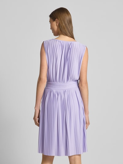 GUIDO MARIA KRETSCHMER WOMAN Knielanges Cocktailkleid mit Plisseefalten Modell 'Linn' Lavender 5