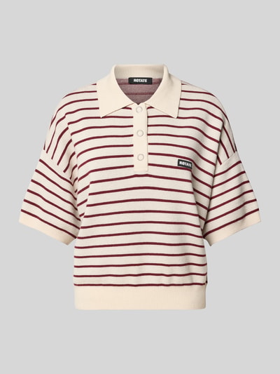 Produktfoto, Relaxed Poloshirt mit Woll-Anteil von ROTATE im Modal-Mix, Strick-Optik, Kurzärmelig, cremefarben mit roten Streifen.