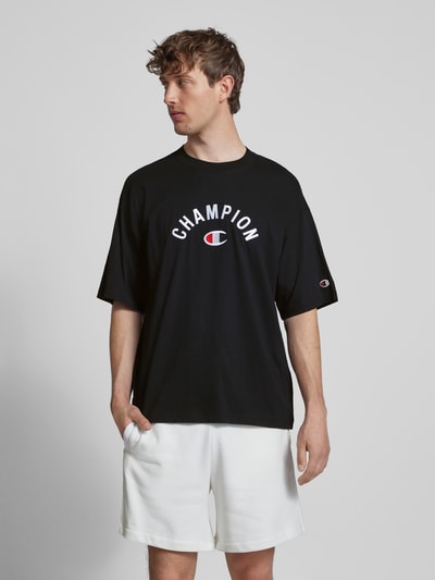 CHAMPION T-shirt o kroju relaxed fit z wyhaftowanym logo Czarny 4