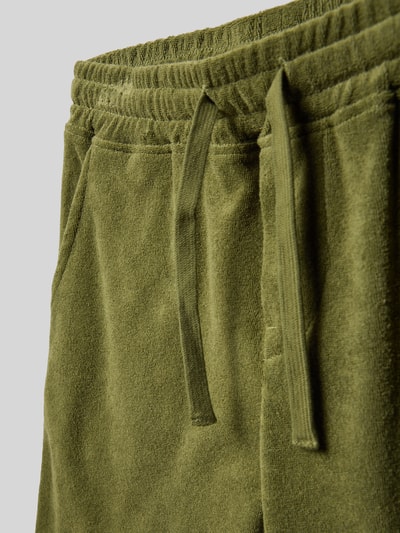 Productfoto, Shorts met steekzakken en labeldetail van Garcia, katoenmix, regular fit, badstof, elastische band, groene kleur, detailopname